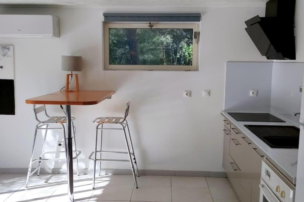 Charmant Studio Independant Dans La Colline Eyguières エクステリア 写真
